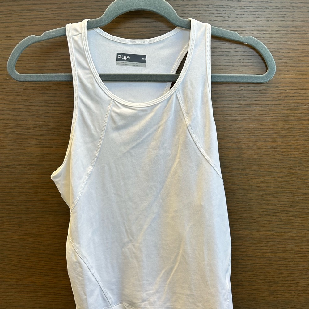 Tennis tank